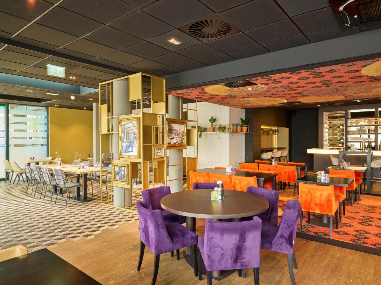 Hotel Restaurant Grandcafé 't Voorhuys Emmeloord Esterno foto